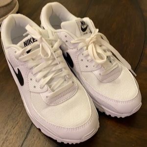 White & Black Women’s Nike Sneakers - size 7.5